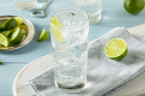 sparkling water, carbonated beverages and teeth